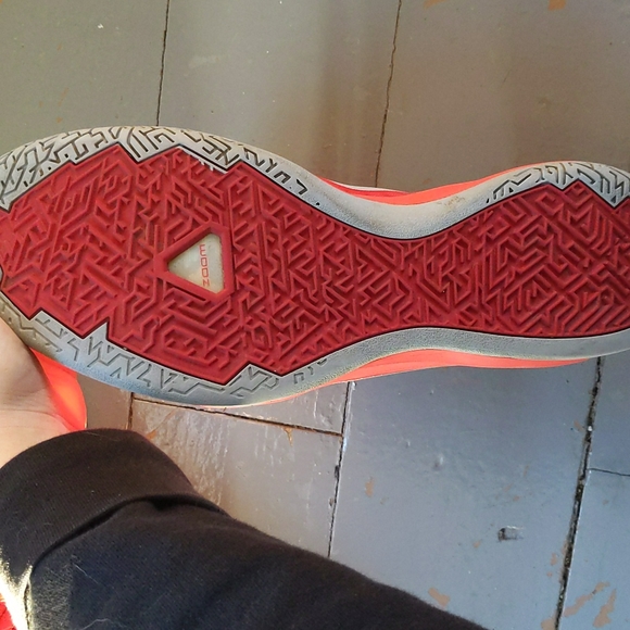 Available. Excellent condition.Red Nike "crusader" shoes - Picture 3 of 4